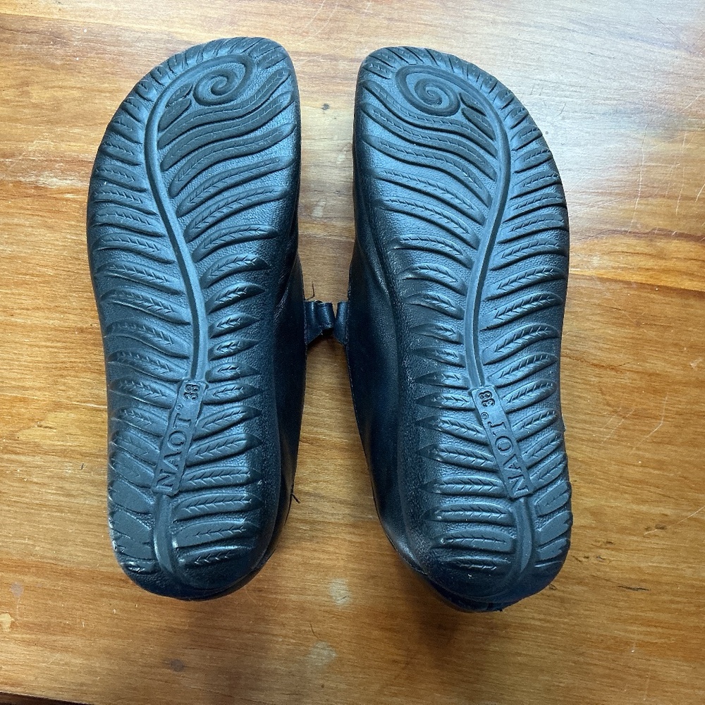 Naot Mary Jane Black Leather Flats, Size 38 (7-7.5) - Picture 3 of 5